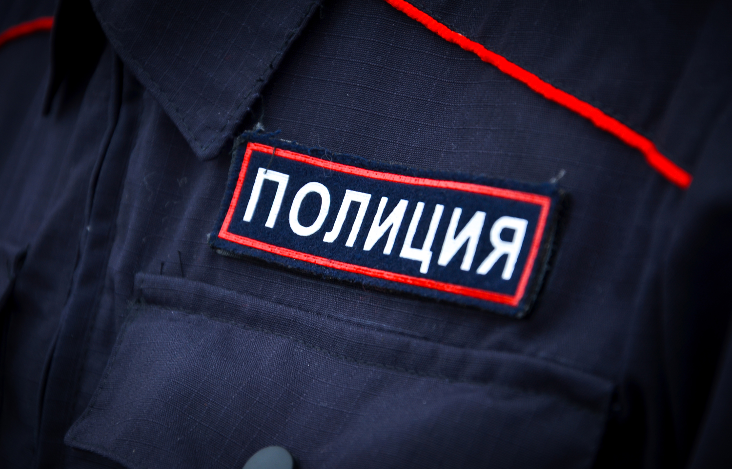 В Саранске полиция ищет рыдающую мошенницу, подставного следователя и курьера в маске